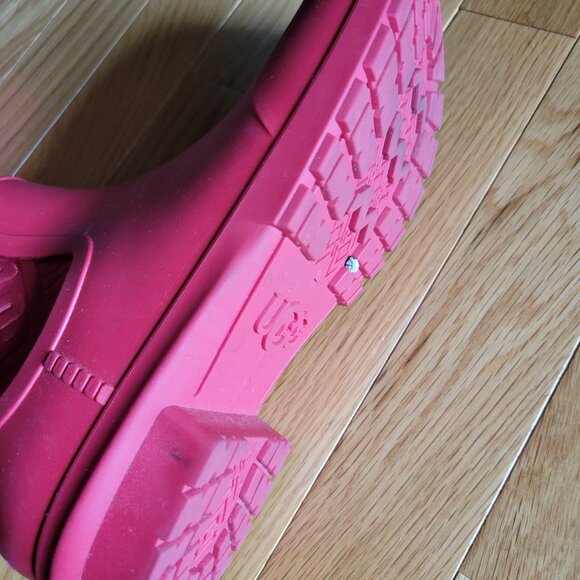 UGG red booties size 8 - Picture 4 of 4